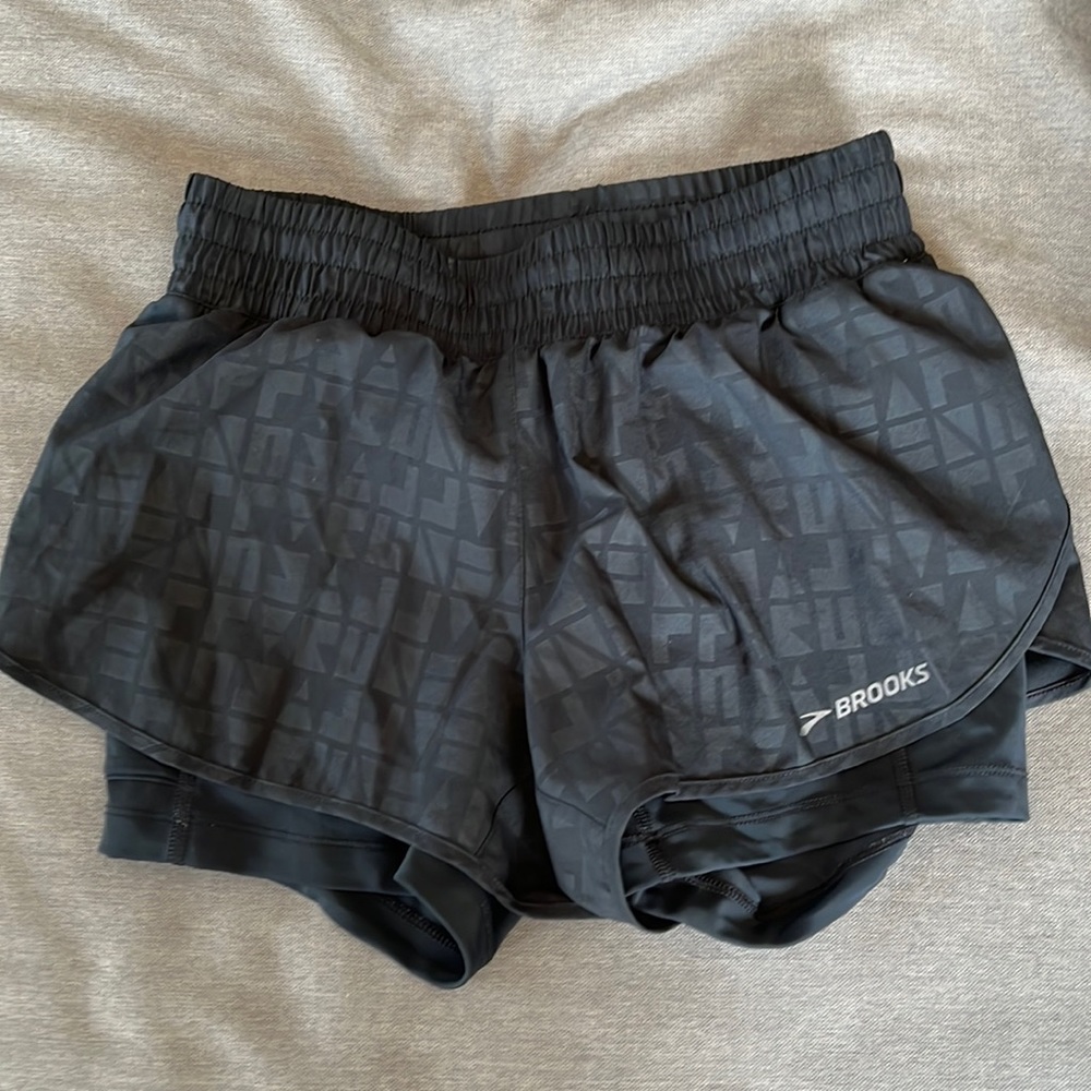 Women’s Brooks 2-1 running shorts size XS